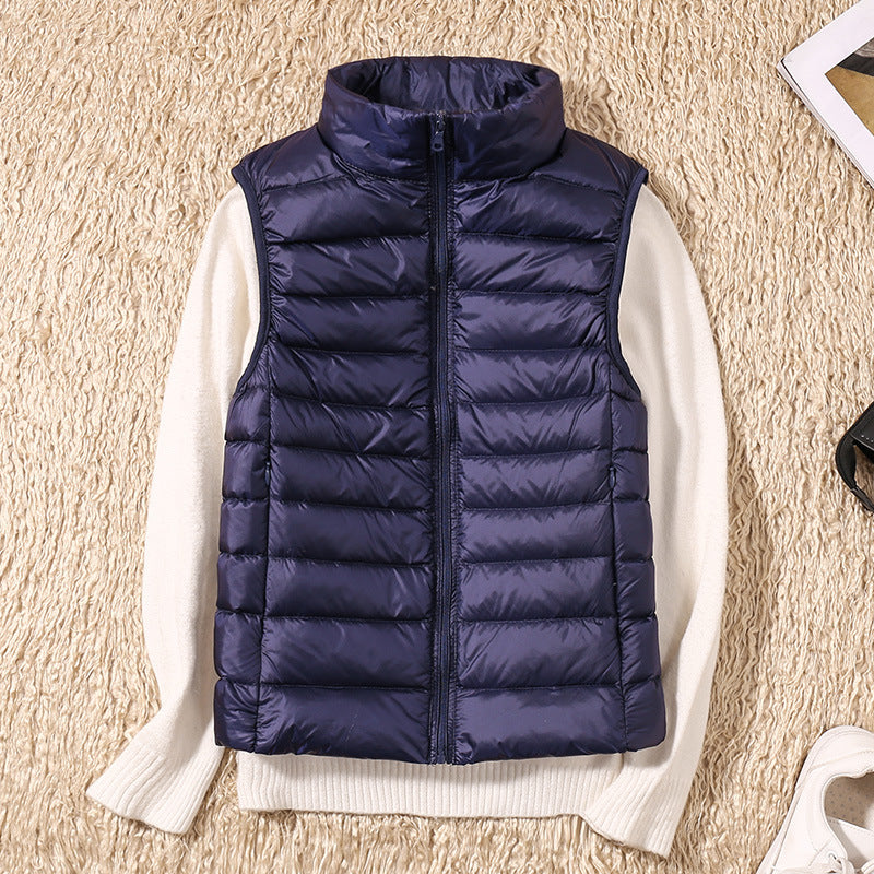 Amira™ | Chaleco ligero de plumas con diseño plisado