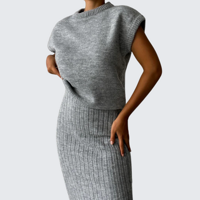 Attire | Elegante ärmellose Strickjacke und Strickrock